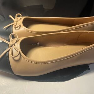 Elegant Tan and Black Women's Ballet Flats